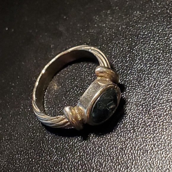 Blue Stone ring with two toned shank - Picture 8 of 14